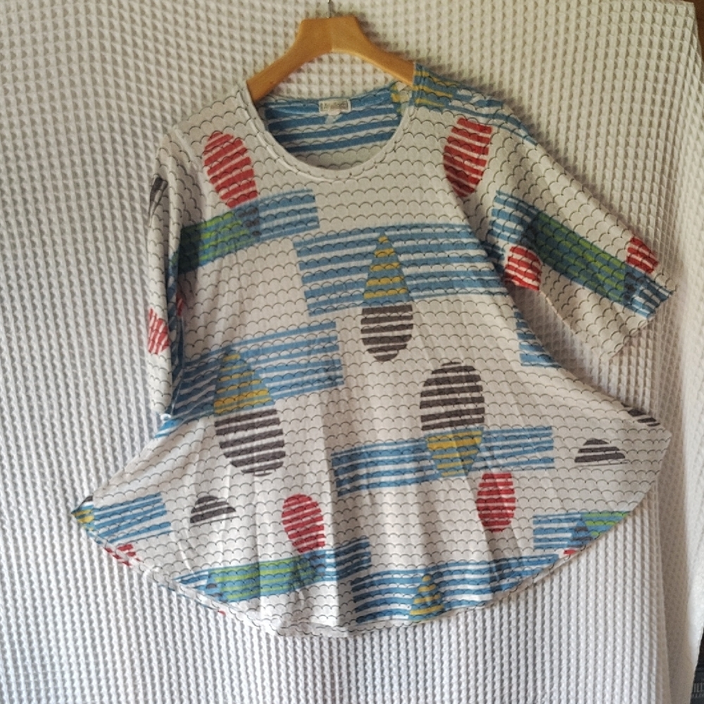 Atelier 5 Unique Blue And White Top Perfect For Summer